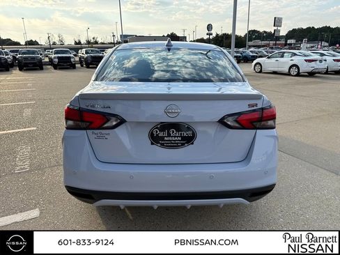 New 2025 Nissan Versa SR w/ Trunk Package image 15