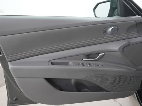 Used 2025 Hyundai Elantra SEL FWD image 19