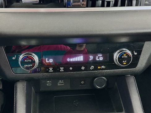 Used 2024 Mitsubishi Outlander SE Black Edition image 22