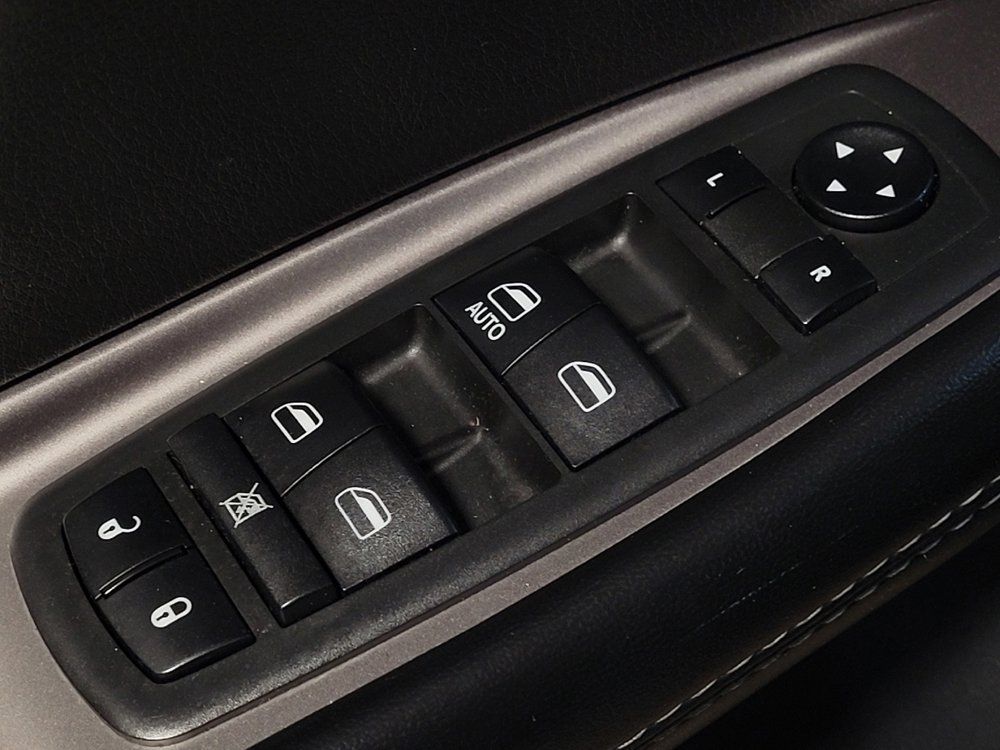 Used 2018 Dodge Journey Crossroad w/ Nav & Sun Group FWD image 27