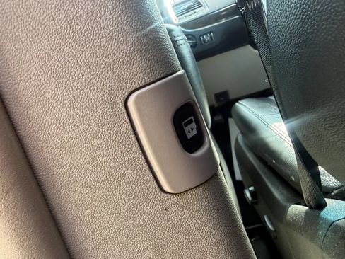 Used 2013 Chrysler Town & Country Touring-L w/ Trailer Tow Group FWD image 29