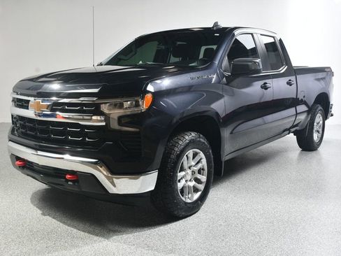 Used 2023 Chevrolet Silverado 1500 LT AWD/4WD image 2