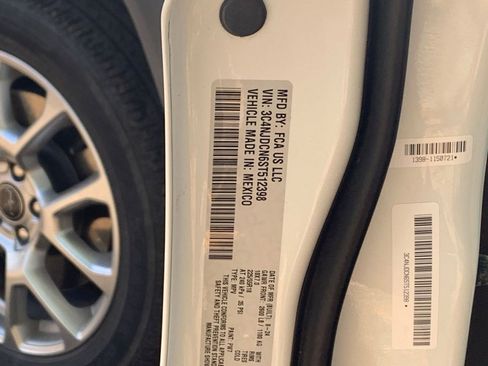 Used 2025 Jeep Compass Limited image 10