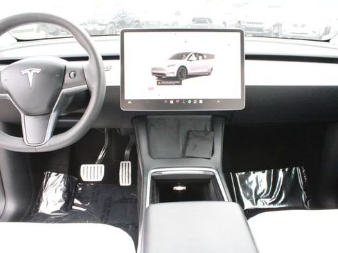 Used 2023 Tesla Model Y Performance AWD/4WD image 11