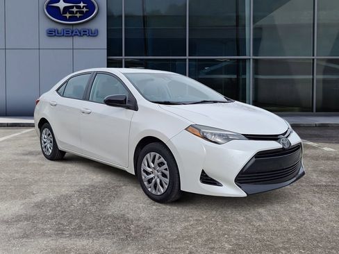 Used 2017 Toyota Corolla LE image 3