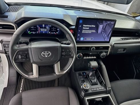 Certified 2025 Toyota Tacoma TRD Off-Road AWD/4WD image 18