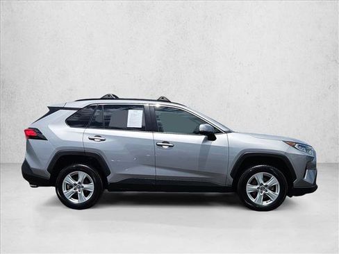 Used 2019 Toyota RAV4 XLE w/ Convenience Package FWD image 4