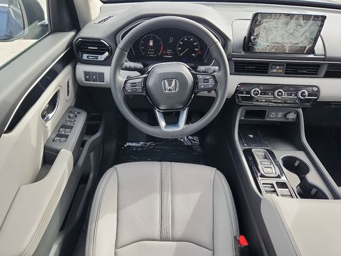 New 2025 Honda Pilot Touring image 7