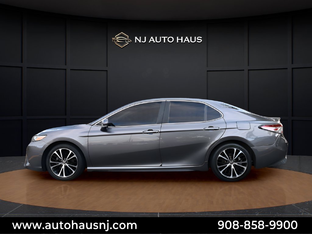 Used 2020 Toyota Camry SE w/ Convenience Package FWD image 6