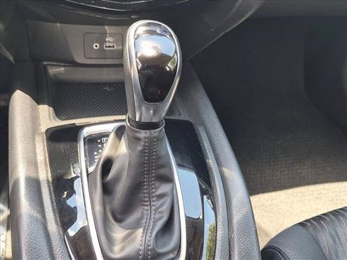 Used 2020 Nissan Rogue SV FWD image 12