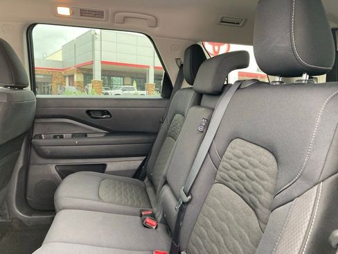 Used 2025 Nissan Pathfinder SV AWD/4WD image 10