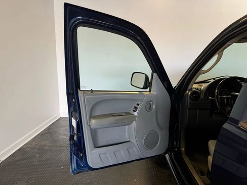 Used 2006 Jeep Liberty Sport AWD/4WD image 7