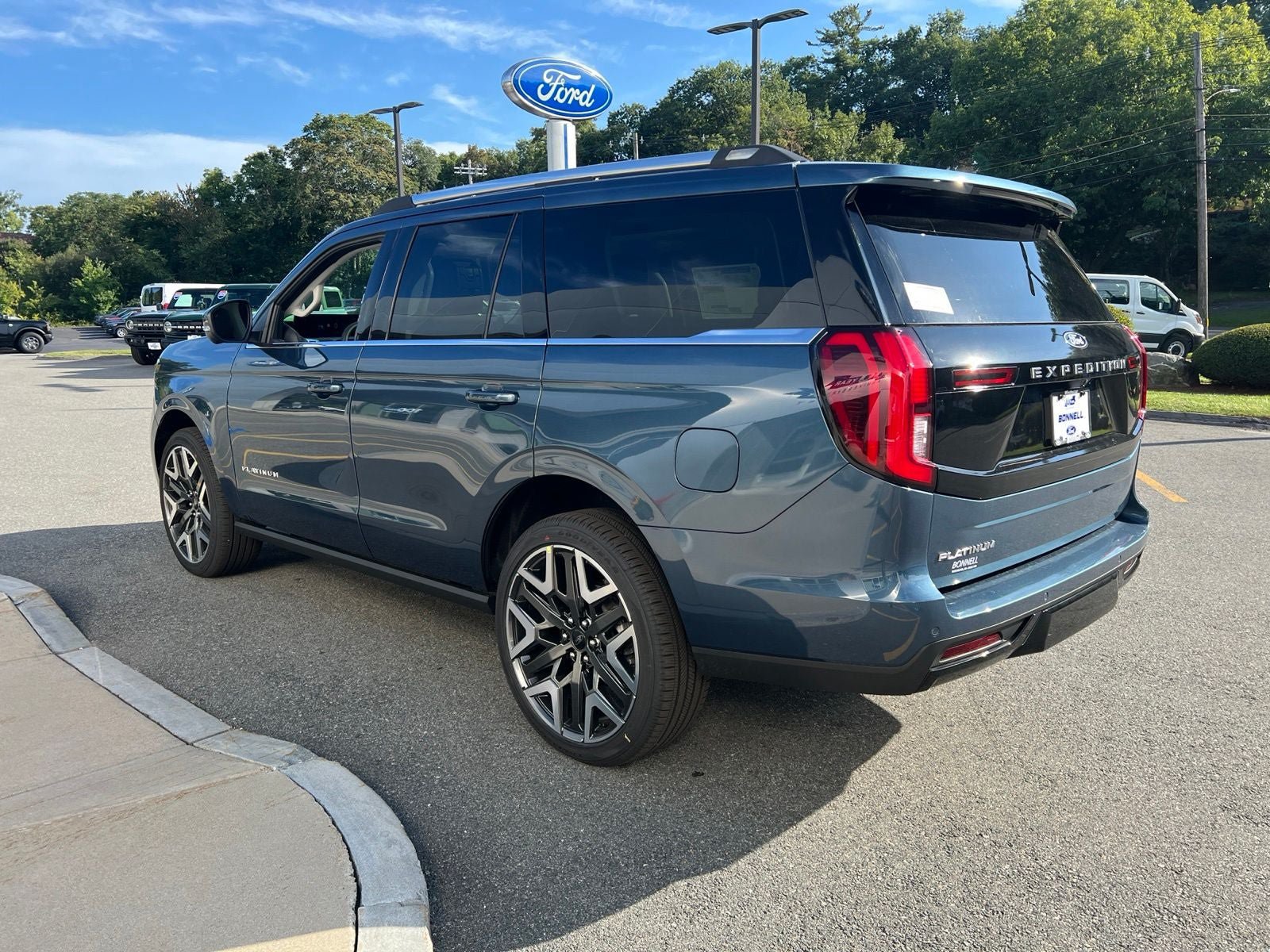 New 2027 Ford Expedition Platinum w/ Platinum Ultimate Package AWD/4WD image 4