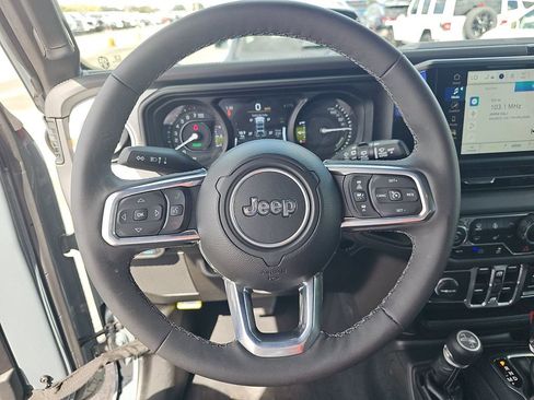 Used 2025 Jeep Wrangler Unlimited Sahara w/ Safety Group image 15