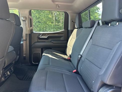 Used 2025 GMC Sierra 1500 SLE w/ Preferred Package AWD/4WD image 17