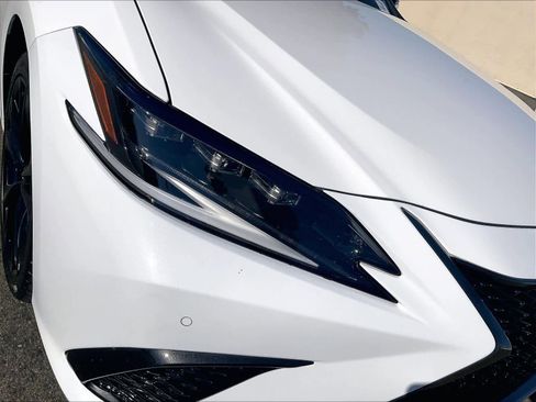 Used 2024 Lexus ES 300h F Sport image 29