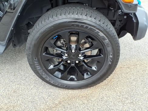 Used 2023 Jeep Wrangler Unlimited Sahara w/ Cold Weather Group image 10