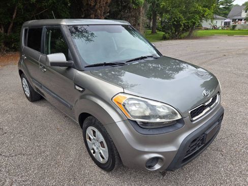 Used 2013 Kia Soul FWD image 14