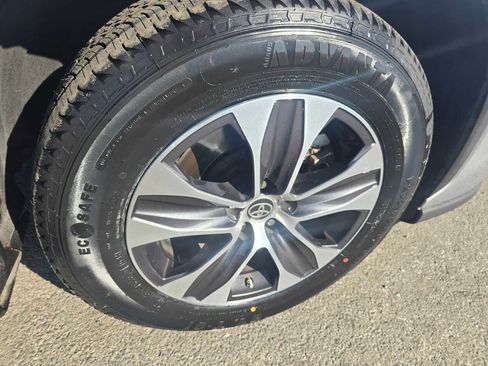 Used 2020 Toyota Highlander XLE image 9