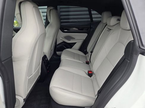 New 2026 Porsche Macan 4 Electric image 13