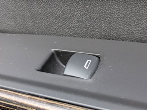 Used 2021 GMC Sierra 1500 Elevation image 34