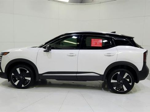 Certified 2025 Nissan Kicks SR FWD image 5