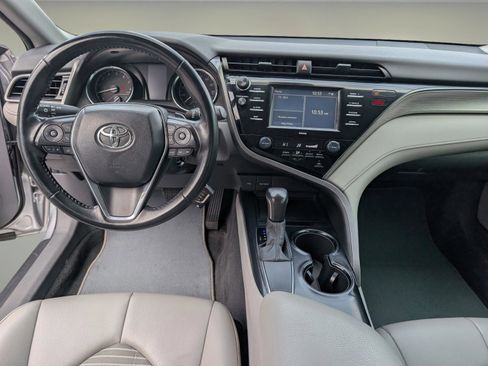 Used 2020 Toyota Camry SE image 12