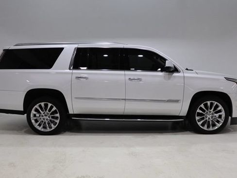 Used 2019 Cadillac Escalade ESV Luxury AWD/4WD image 8