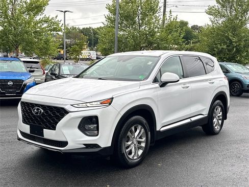 Used 2019 Hyundai Santa Fe SE image 2