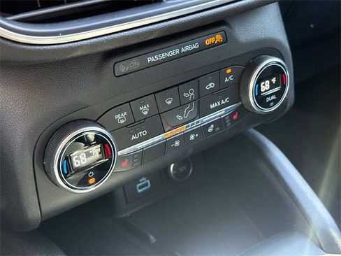 Used 2020 Ford Escape Titanium w/ Titanium Premium Package 2.0 image 25