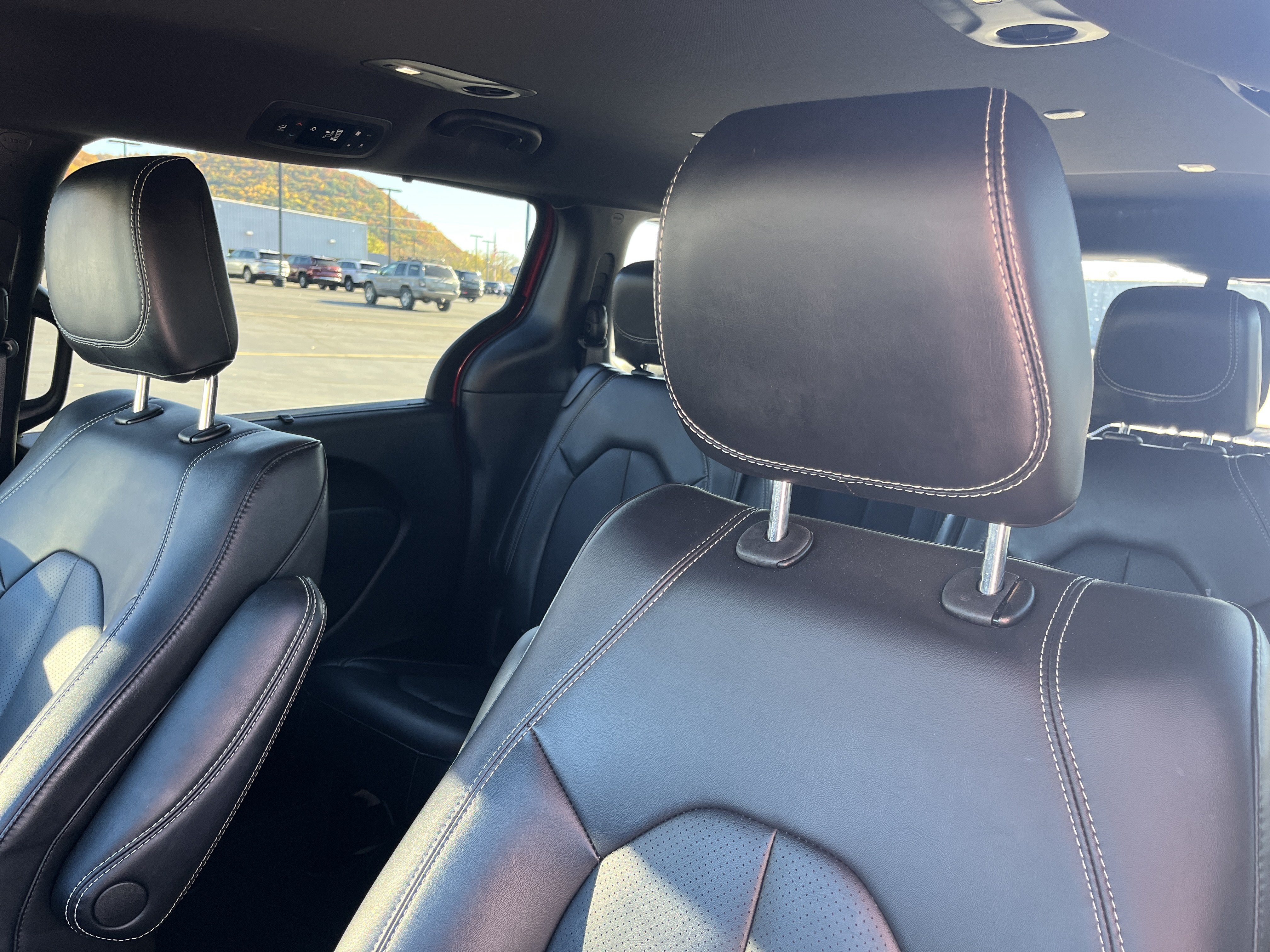 Used 2025 Chrysler Pacifica Select FWD image 14