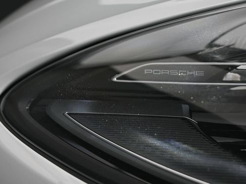 Used 2025 Porsche Macan AWD/4WD image 11