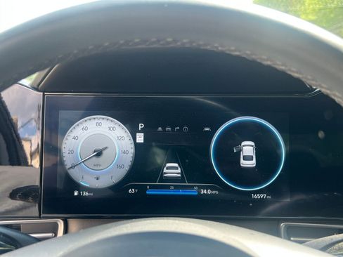Used 2025 Hyundai Elantra SEL image 36