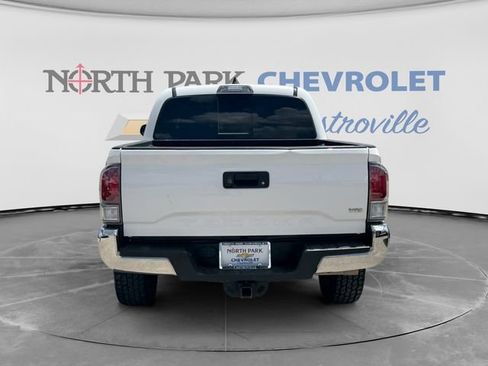 Used 2020 Toyota Tacoma TRD Off-Road AWD/4WD image 4