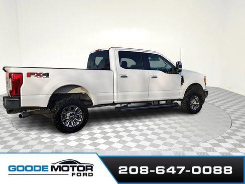 Used 2017 Ford F250 Lariat w/ Chrome Package image 8