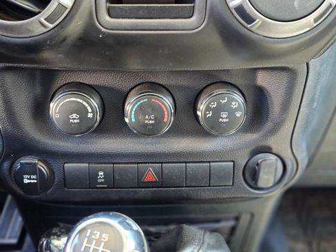 Used 2017 Jeep Wrangler Sport AWD/4WD image 15