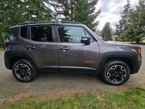 Used 2016 Jeep Renegade Trailhawk image 7