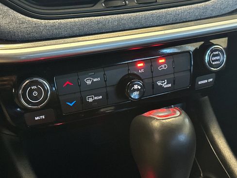 Used 2024 Jeep Compass Latitude image 21