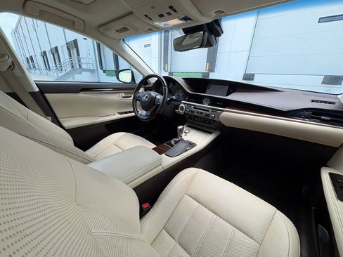 Used 2018 Lexus ES 350 w/ Luxury Package w/Wood Trim FWD image 17