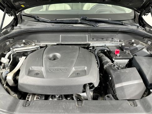 Used 2020 Volvo XC60 T6 Momentum w/ Protection Package Premier image 32