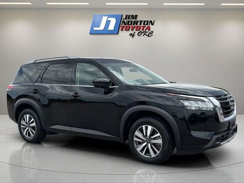 Used 2023 Nissan Pathfinder SL AWD/4WD image 3