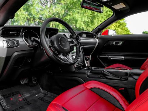 Used 2015 Ford Mustang GT RWD image 4