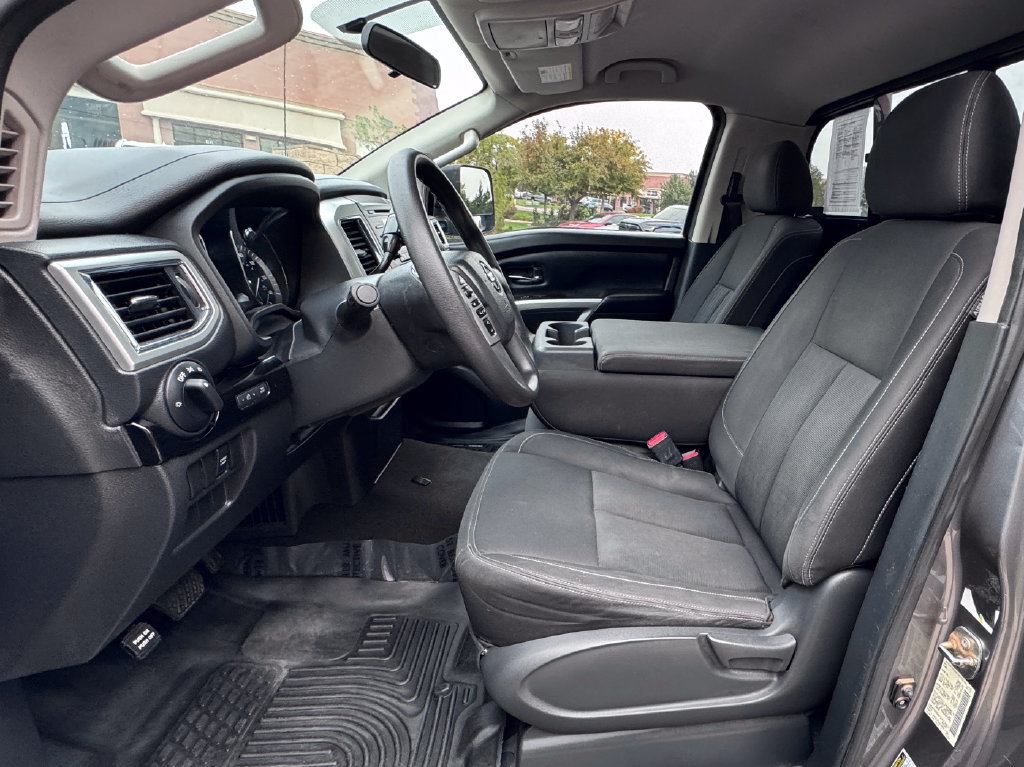 Used 2017 Nissan Titan SV RWD image 20