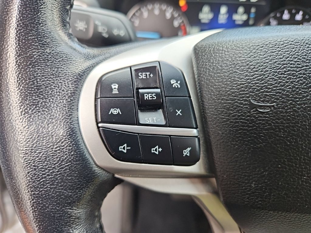 Used 2022 Ford Explorer Limited w/ Equipment Group 301A RWD image 11