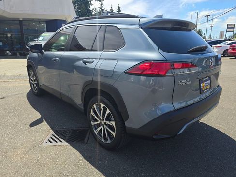 Used 2022 Toyota Corolla Cross XLE w/ Convenience Package AWD/4WD image 5