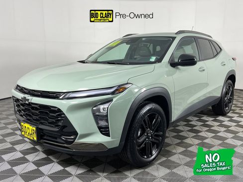 Used 2025 Chevrolet Trax ACTIV w/ Driver Confidence Package image 1