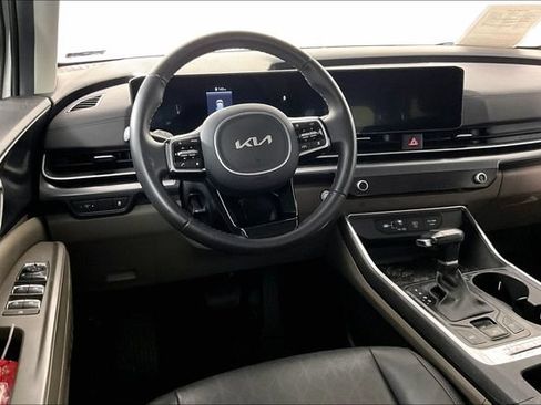 Certified 2025 Kia Carnival FWD image 2