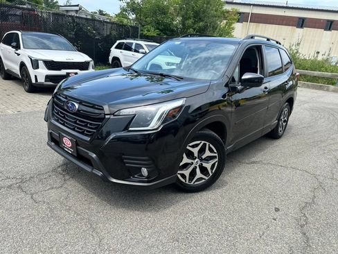 Used 2023 Subaru Forester Premium AWD/4WD image 1