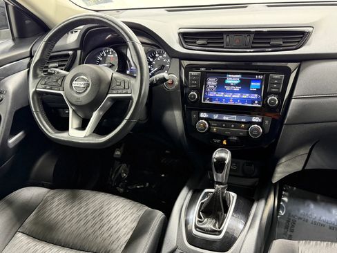 Used 2018 Nissan Rogue SV image 22