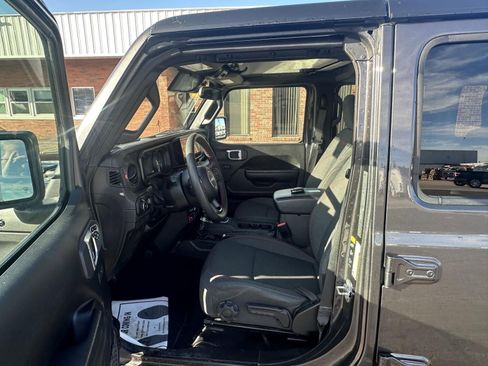 Used 2024 Jeep Wrangler Rubicon image 14
